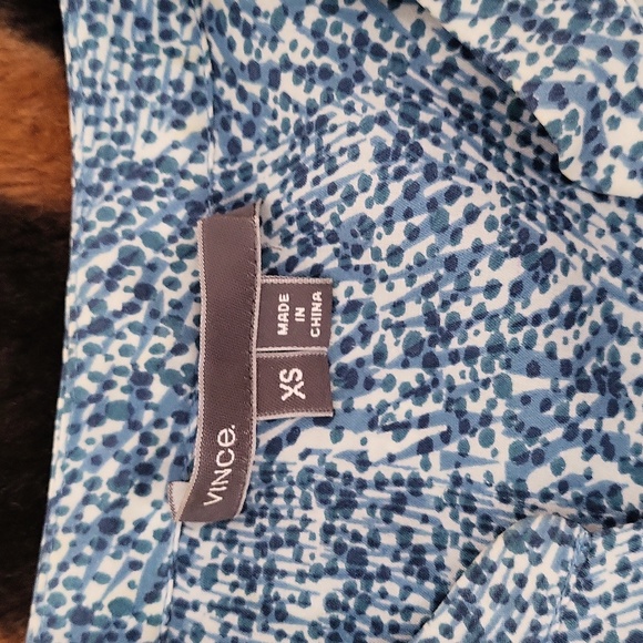 Vince 100%silk Top - Picture 3 of 11